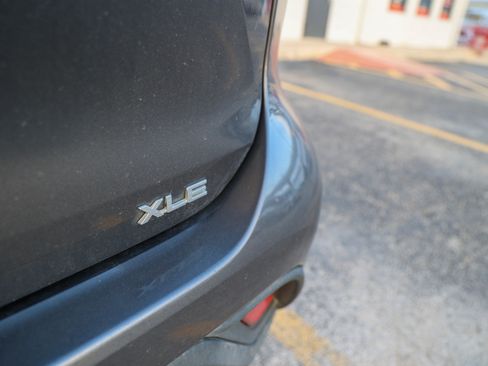 Used 2021 Toyota Highlander XLE FWD image 11