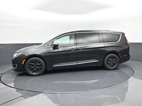 Used 2018 Chrysler Pacifica Limited FWD image 5