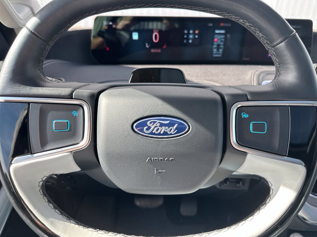 Used 2025 Ford Expedition Platinum w/ Platinum Ultimate Package AWD/4WD image 44