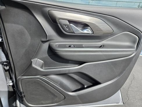 Used 2024 GMC Terrain SLE image 33