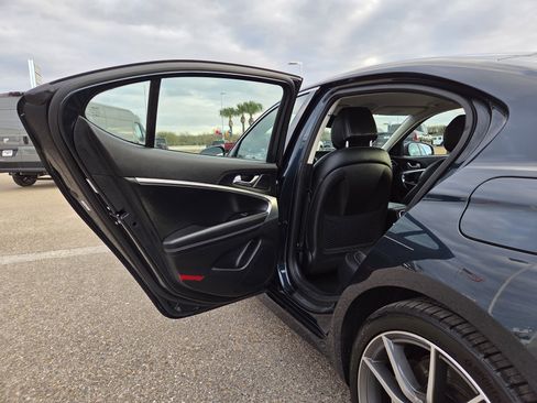 Used 2025 Genesis G70 2.5T image 13