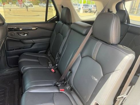Used 2025 Honda Pilot Touring image 9