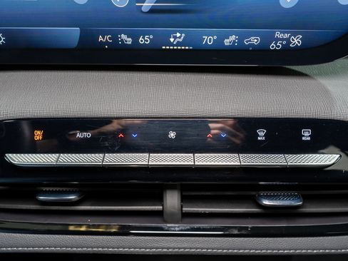 Used 2025 Buick Enclave Preferred image 22