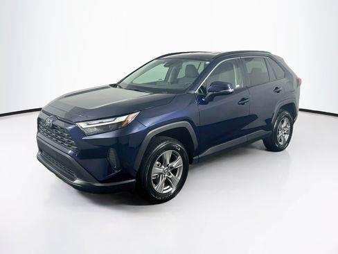 Used 2025 Toyota RAV4 XLE AWD/4WD image 3