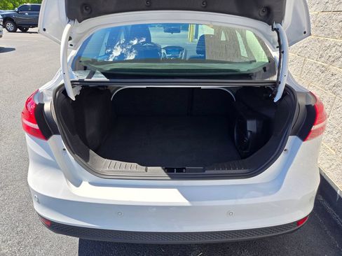 Used 2017 Ford Focus SEL FWD image 35