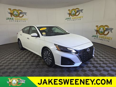 Used 2023 Nissan Altima 2.5 SV image 1
