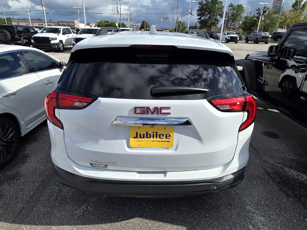Used 2021 GMC Terrain SLE w/ Driver Convenience Package FWD image 3
