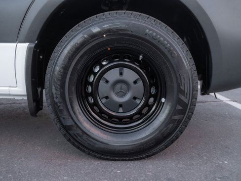 Used 2025 Mercedes-Benz Sprinter 2500 image 8