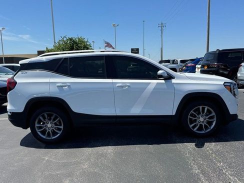 Used 2022 GMC Terrain SLT FWD image 2
