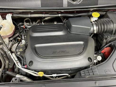 Used 2023 Chrysler Pacifica Touring-L w/ Uconnect Theater Family Group AWD/4WD image 25