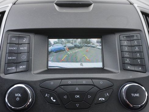 Used 2018 Ford Edge SE image 42