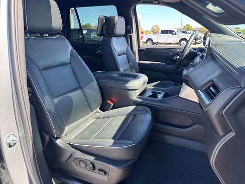Used 2023 GMC Yukon SLT w/ SLT Premium Package image 12