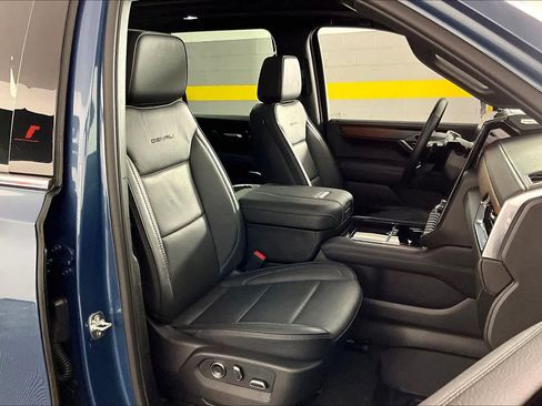 Used 2026 GMC Yukon Denali w/ Sun & Power Step Package AWD/4WD image 9