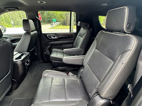 Used 2023 Chevrolet Suburban Premier RWD image 18