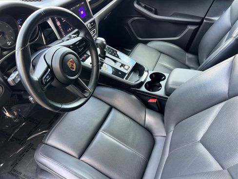 Certified 2023 Porsche Macan S AWD/4WD image 4