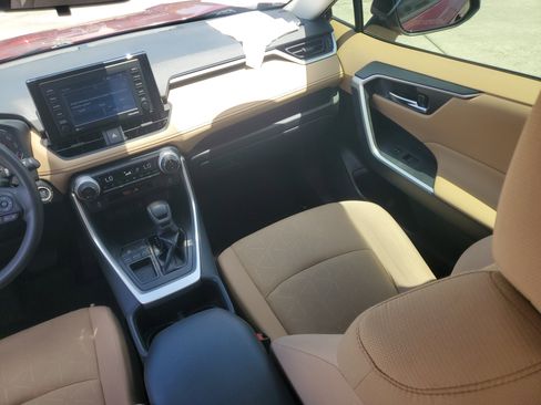 Used 2022 Toyota RAV4 XLE image 19