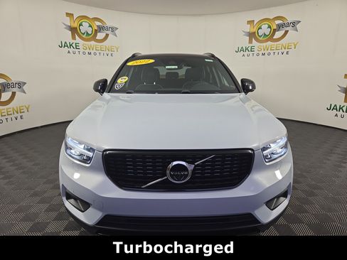 Used 2022 Volvo XC40 T5 R-Design w/ Advanced Package image 2