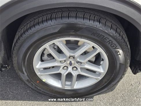 New 2026 Ford Explorer Active w/ Active Comfort Package image 13