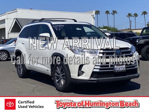 Used 2018 Toyota Highlander XLE w/ Carpet Mat Package (TMS) image 1
