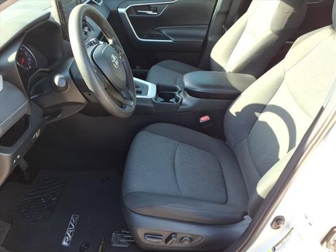Certified 2020 Toyota RAV4 XLE w/ Convenience Package FWD image 11