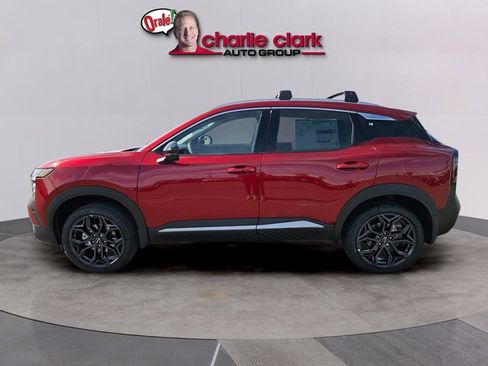 New 2026 Nissan Kicks SR w/ Cold Weather Package FWD image 3