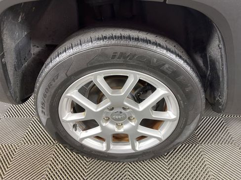 Used 2020 Jeep Renegade Latitude image 12