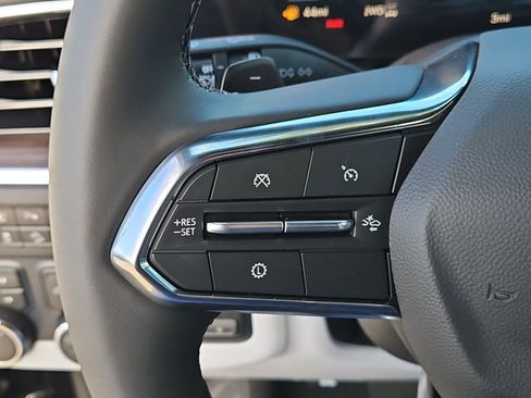 New 2026 Chevrolet Suburban Premier image 18