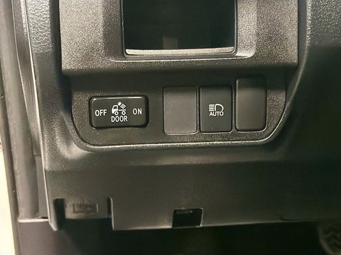 Used 2019 Toyota Tacoma SR image 16