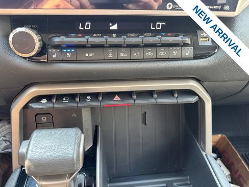 Used 2024 Toyota Tundra Limited AWD/4WD image 25