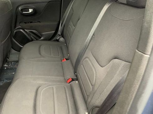 Used 2020 Jeep Renegade Latitude w/ Cold Weather Group image 17