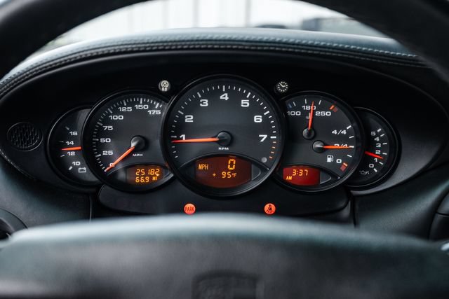 Used 2000 Porsche 911 Carrera RWD image 9