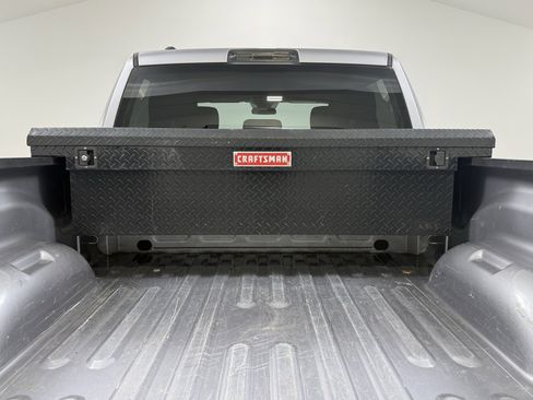 Used 2021 RAM 1500 Classic SLT image 9