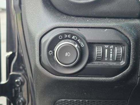 Used 2021 Jeep Wrangler Unlimited Sahara w/ Cold Weather Group AWD/4WD image 33