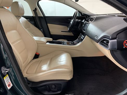 Used 2017 Jaguar XE Prestige image 42