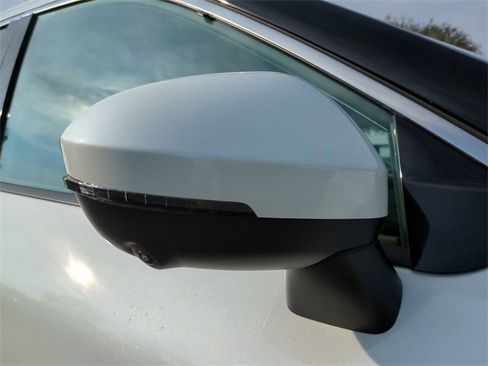 Used 2021 Nissan Rogue SV w/ Premium Package image 12