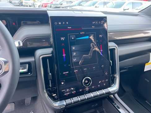 New 2026 GMC Yukon Elevation image 17