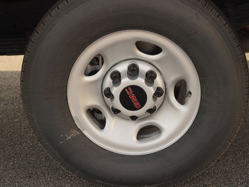 New 2025 GMC Savana 3500 w/ Power Convenience Package image 28