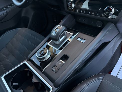 Used 2024 Mitsubishi Outlander SEL image 24