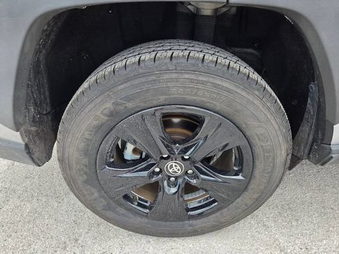 Used 2021 Toyota RAV4 XLE w/ Convenience Package FWD image 21