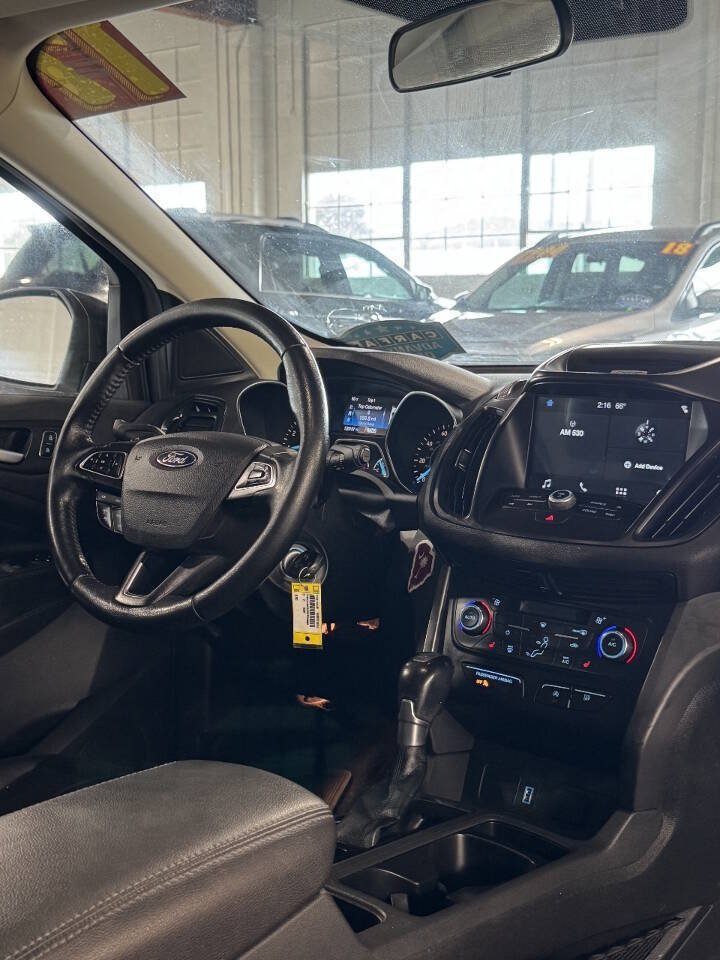 Used 2017 Ford Escape SE w/ SE Leather Comfort Package AWD/4WD image 3