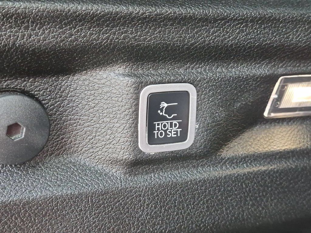Used 2025 Jeep Grand Cherokee L Limited w/ MOPAR Finishing Package AWD/4WD image 8