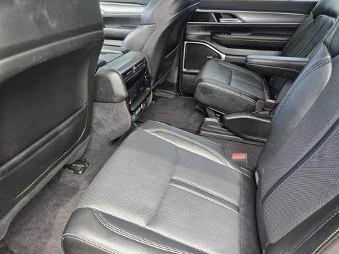 Used 2024 Jeep Wagoneer L Series II AWD/4WD image 27