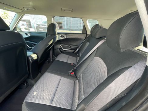 Used 2025 Kia Soul LX w/ LX Technology Package image 23
