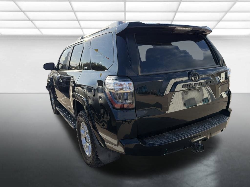 Used 2016 Toyota 4Runner SR5 AWD/4WD image 4