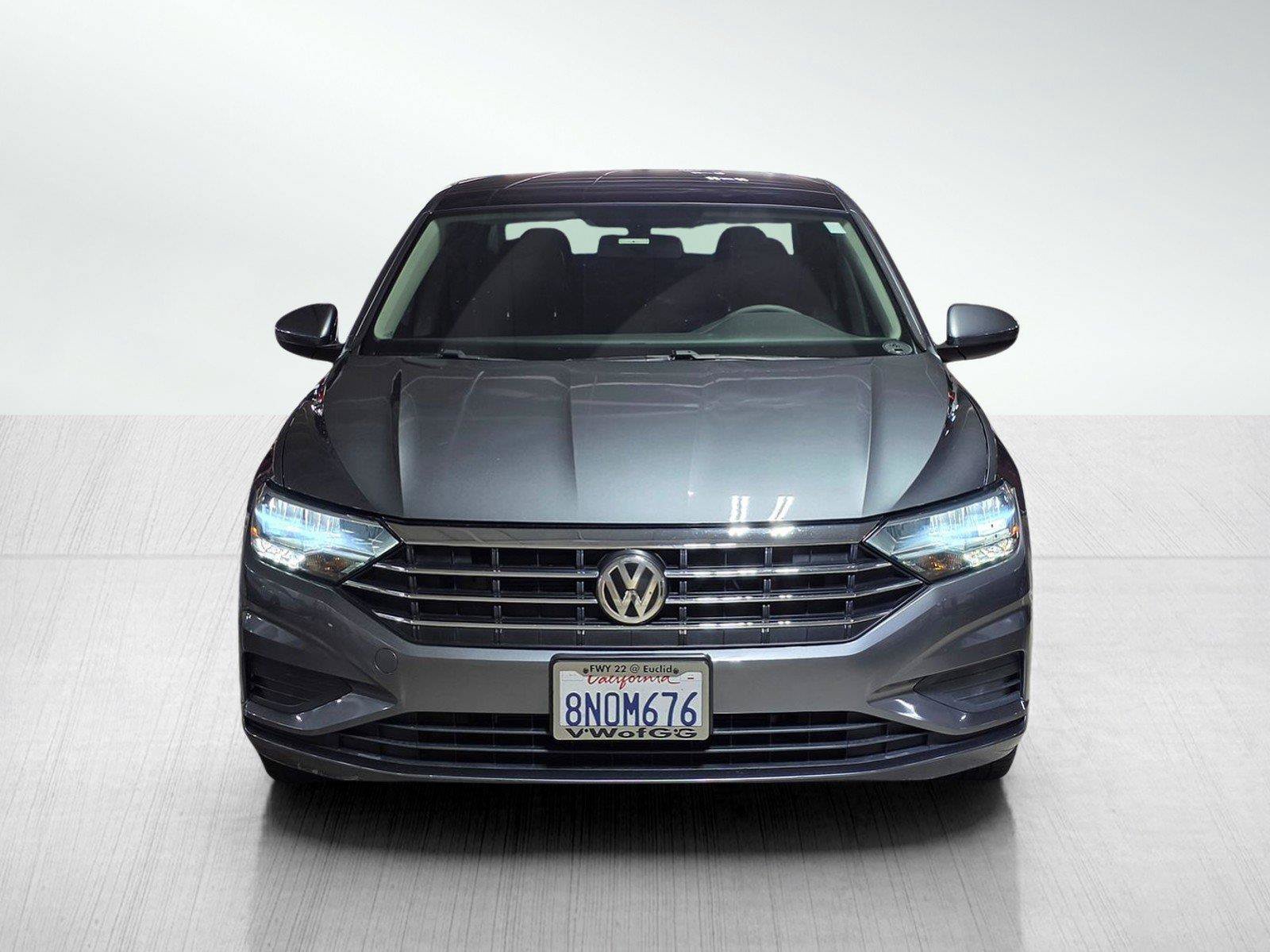 Used 2019 Volkswagen Jetta SE FWD image 2