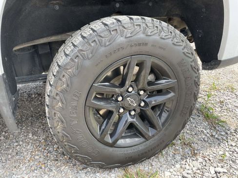 Used 2024 Chevrolet Silverado 1500 LT Trail Boss w/ Protection Package image 3