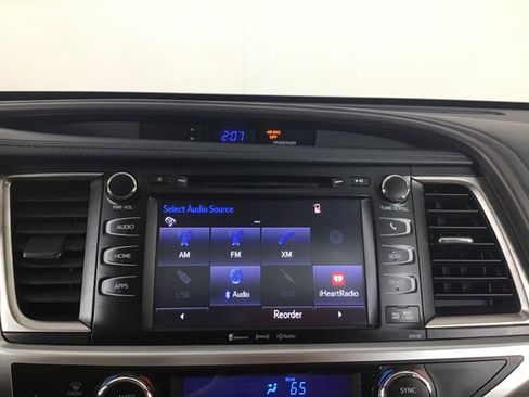 Used 2016 Toyota Highlander XLE image 18