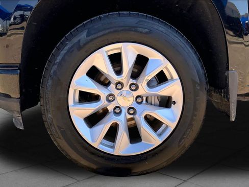 Used 2020 Chevrolet Silverado 1500 Custom w/ Custom Value Package AWD/4WD image 11