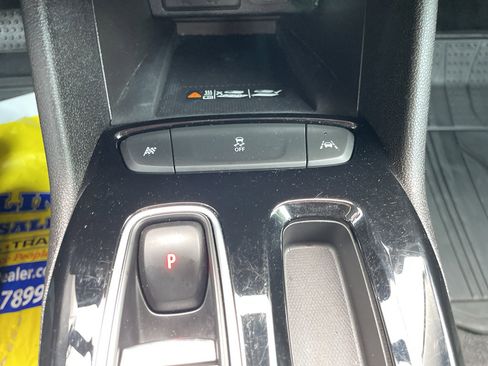 Used 2022 Chevrolet Bolt EUV LT w/ Convenience Package FWD image 30