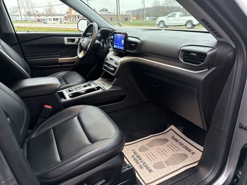 Used 2022 Ford Explorer XLT w/ Equipment Group 202A image 46